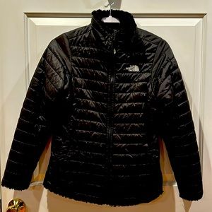 The North Face Girls size XL (18) Reversible Puffer / Sherpa Jacket Black
